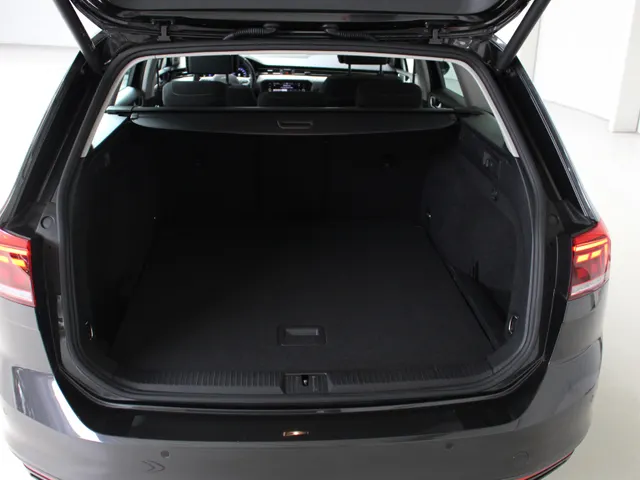 Volkswagen Passat Variant 1.5 TSI DSG Business | Navigatie | PDC + Camera | App Connect