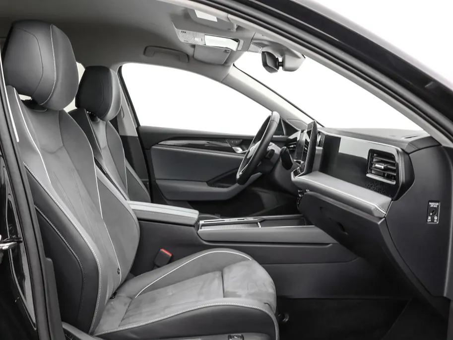 Volkswagen Passat Variant 1.5 eTSI 150pk DSG Business · Camera · Stuur- & Stoelverwarming · Apple/Android Car Play · Massagefunctie Voorstoelen · Garantie t/m 11-06-2028 of 100.000km