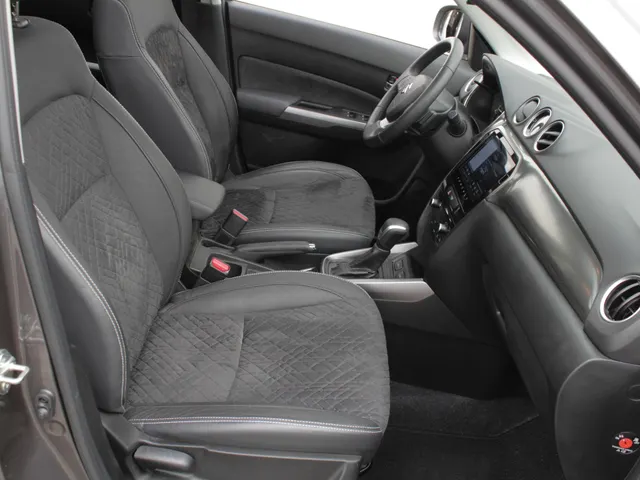 Suzuki Vitara 1.5 Hybrid Style Automaat | Navi | Adap Cruise | Panodak | Trekhaak | All Season