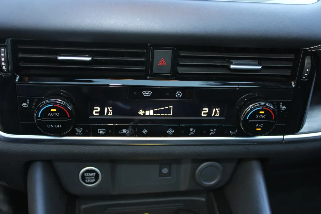 Nissan QASHQAI 1.3 MHEV Xtronic Tekna Plus |Nappa lederen bekleding| Bose audio | Head-up display | Trekhaak | 1800kg trekgewicht | All season banden | Stoelmassage | Stoelgeheugen | Stoel-, voorruit- en stuurverwarming