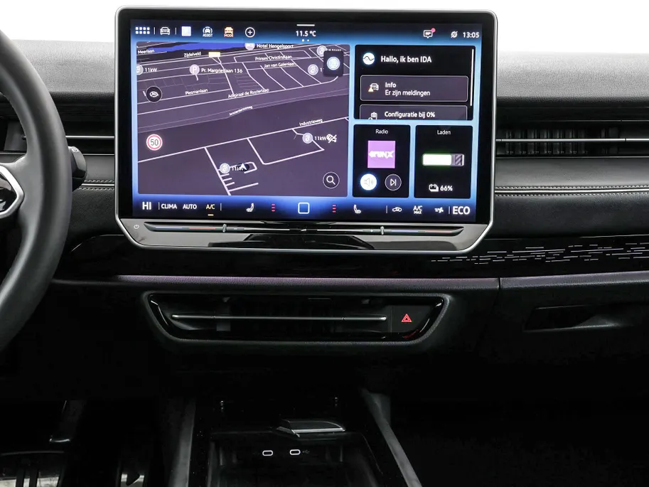 Volkswagen ID.7 Pro Business 286pk 77 kWh · SOH 97,2% · 360 Camera · Head-Up · Alarm · Elek. Trekhaak · Keyless · Elek. Voorstoelen · 20'' Inch · Gratis onderhoud & APK t/m 30-01-2030 · EXTRA INRUILKORTING ·