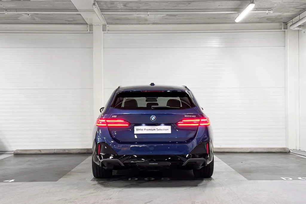 BMW i5 Touring eDrive40