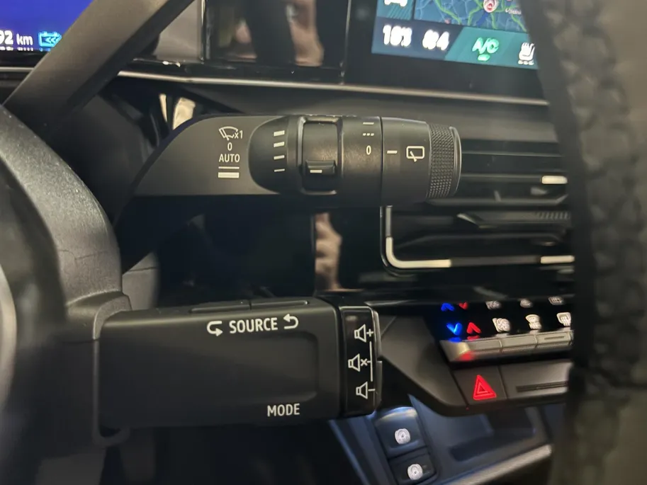 Renault 4 Comfort Range Iconic 52 kWh Automaat | DEMO | Elektrische Klep | Zwarte Motorkap | Camera | Adaptive Cruise Control | Parkeersensoren | Apple CarPlay/Android Auto |