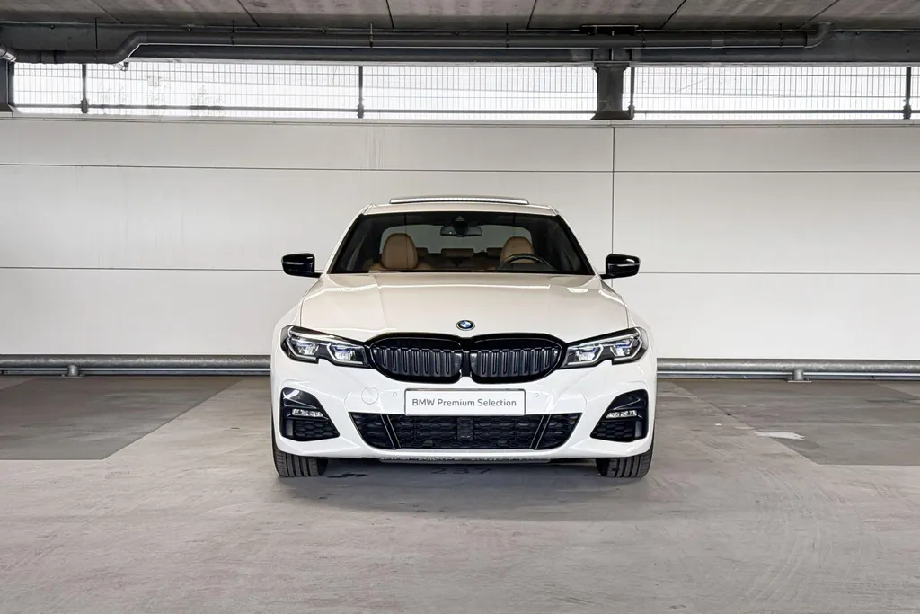 BMW 3 Serie Sedan 330e xDrive High Executive