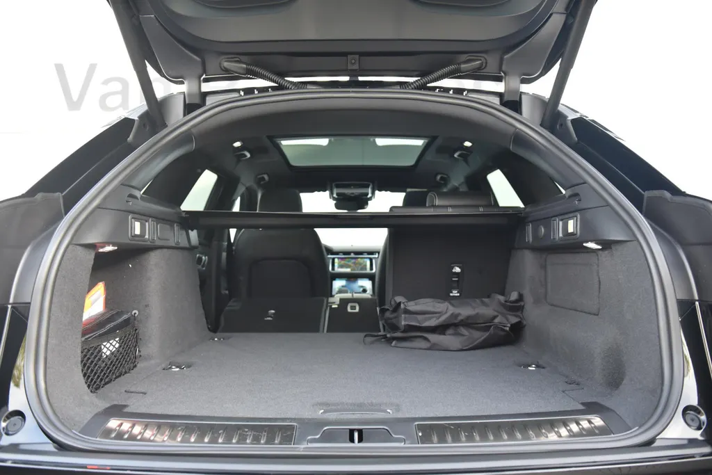 Land Rover Range Rover Velar P400e R-Dynamic SE
