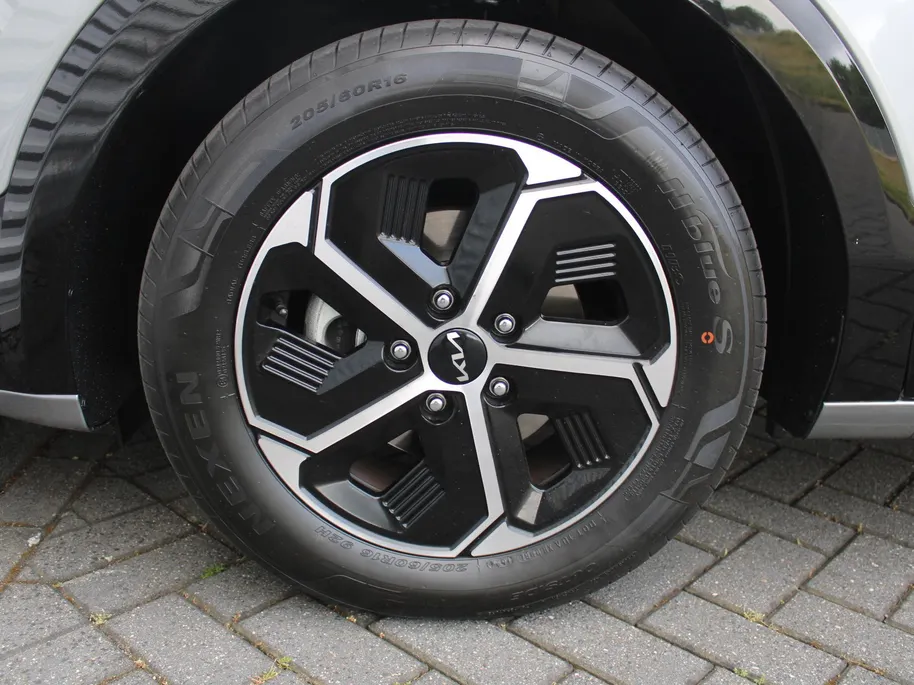 Kia Niro 1.6 GDi Hybrid DynamicPlusLine | Schuif-/kanteldak | Stuur-/stoelverwarming | Cruise adapt. | Camera | Clima | 16" LM |