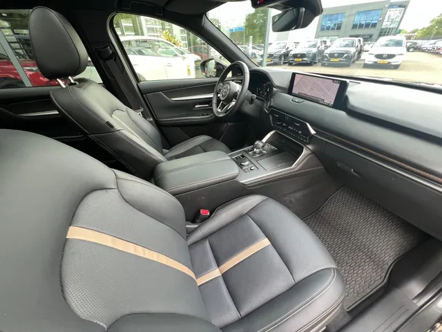 Mazda CX-60 2.5 e-SkyActiv PHEV Homura Plus | TREKHAAK |AUTOMAAT | PLUG-IN HYBDRIDE | PANORAMADAK | 2500kg TREKGEWICHT | LEDER | 360gr CAMERA | MEEST LUXE UITVOERING | BIJNA NIEUW |