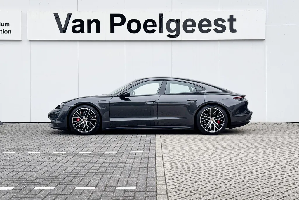 Porsche Taycan 4S Performance