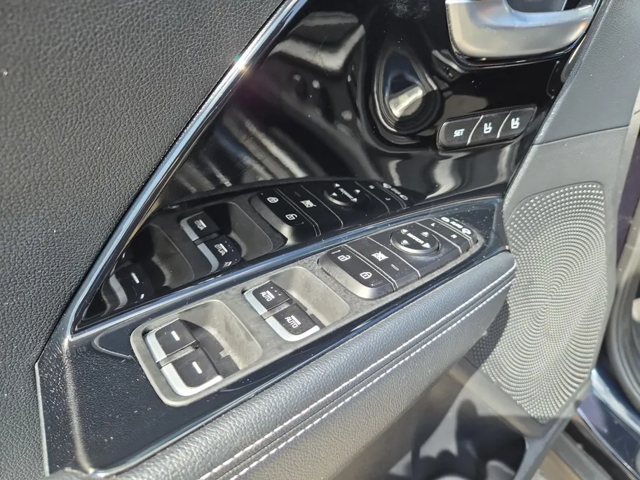 Kia e-Niro ExecutiveLine 64 kWh 1e Eigenaar | 3 Fase laden | Metallic lak | Trekhaak | Fabrieksgarantie 27-1-2029 + 3x 1 jaar* | NAP