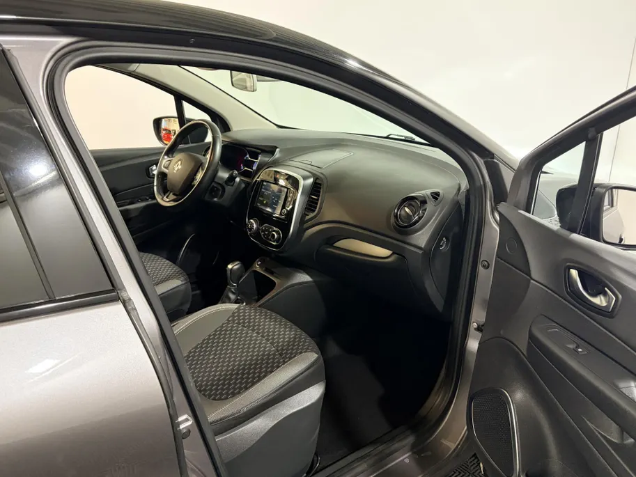 Renault Captur 150PK TCe Intens Automaat | 1ste Eigenaar | Trekhaak | 1200kg Trekgewicht | Cruise Control | Climate Control | Navigatie | Camera | Parkeersensoren | Licht & Regen Sensor | Armsteun |