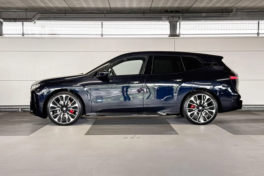 BMW iX xDrive45 101 kWh