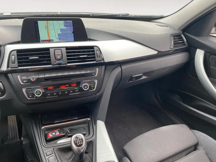 BMW 3 Serie Touring 316i Executive Sport NL Auto | unieke km.stand | navigatie | lm velgen | cruise | etc.