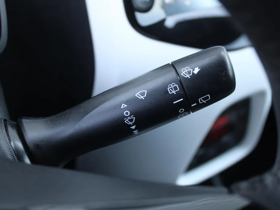 Citroën C1 1.0 VTi Shine | Camera | Clima | Cruise | 15" LM | Apple Carplay/Android Auto | Lichtsensor | Privacy glass |
