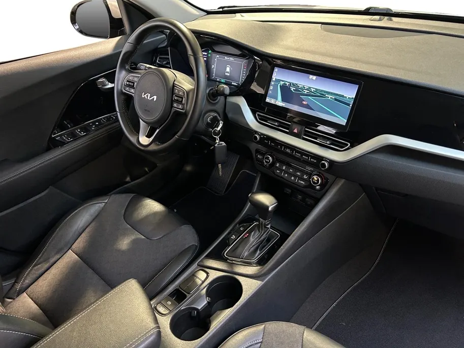 Kia Niro 1.6 GDi Hybrid DynamicLine | Apple Carplay / Android Auto | Navigatiesysteem | Licht + Regensensor | Parkeersensoren + Camera Achter | Climate Control | Cruise Control Adaptief | Rijstrooksensor + Correctie