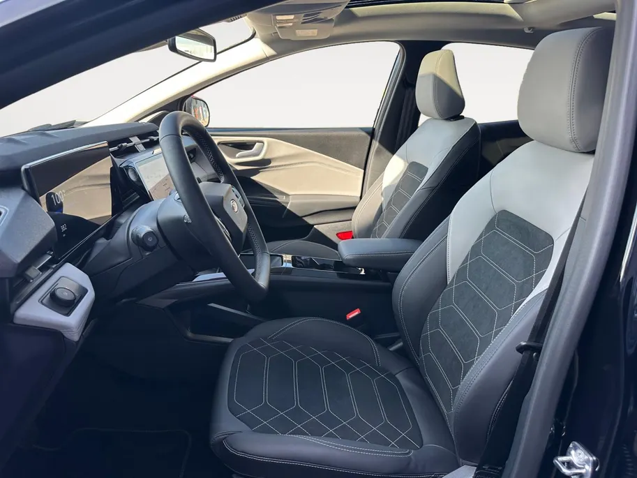 Ford Puma Gen-E Premium 46,8 kWh | Driver Assistancepack | Winterpack | Matrix Ledkoplampen | Panoramadak | El. Achterklep | BLIS | Nieuw te bestellen bij Zeeuw & Zeeuw Ford Schoonhoven |