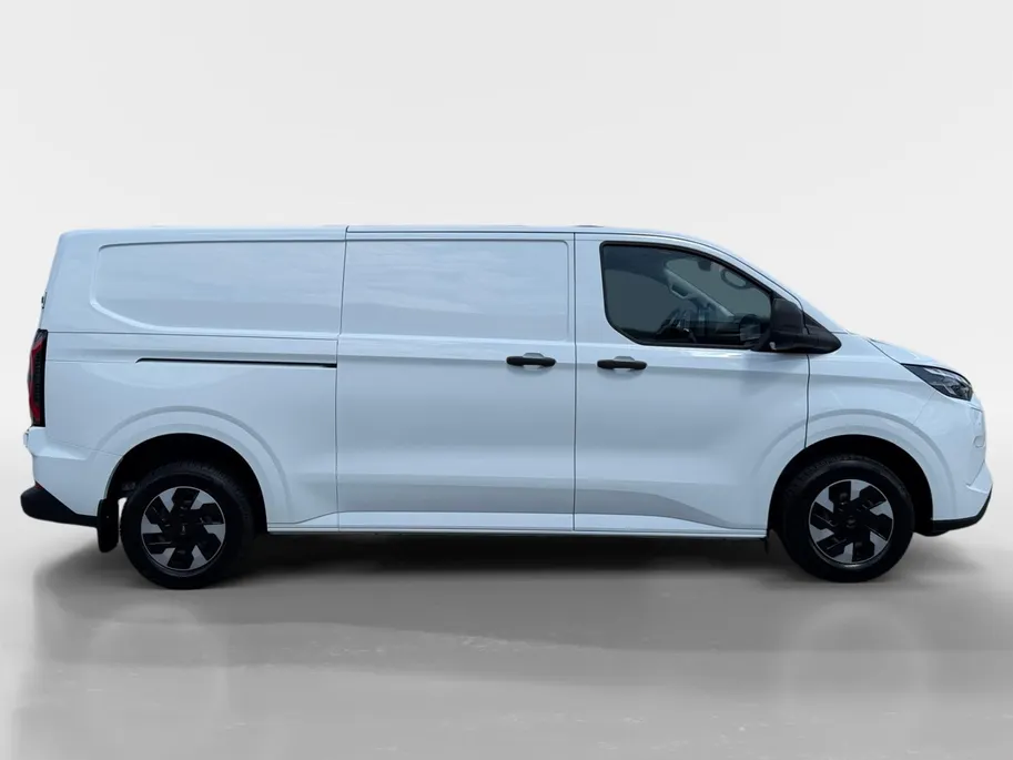 Ford E-Transit Custom 340 L2H1 Trend 71 kWh | Nieuw te Bestellen | 0,99% Financiering | 370km WLTP Rijbereik | All Weather Banden | Achteruitrijcamera| Parkeersensoren voor & achter | Cruise Control | Apple Carplay & Android Auto