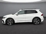 Volkswagen Tiguan 1.4 TSI 245pk DSG eHybrid R-Line Business+ · Panoramadak · Camera · Wegklapbare Trekhaak · Apple/Android Car Play · 20'' Inch · Dodehoeksensor · Stoelverwarming ·
