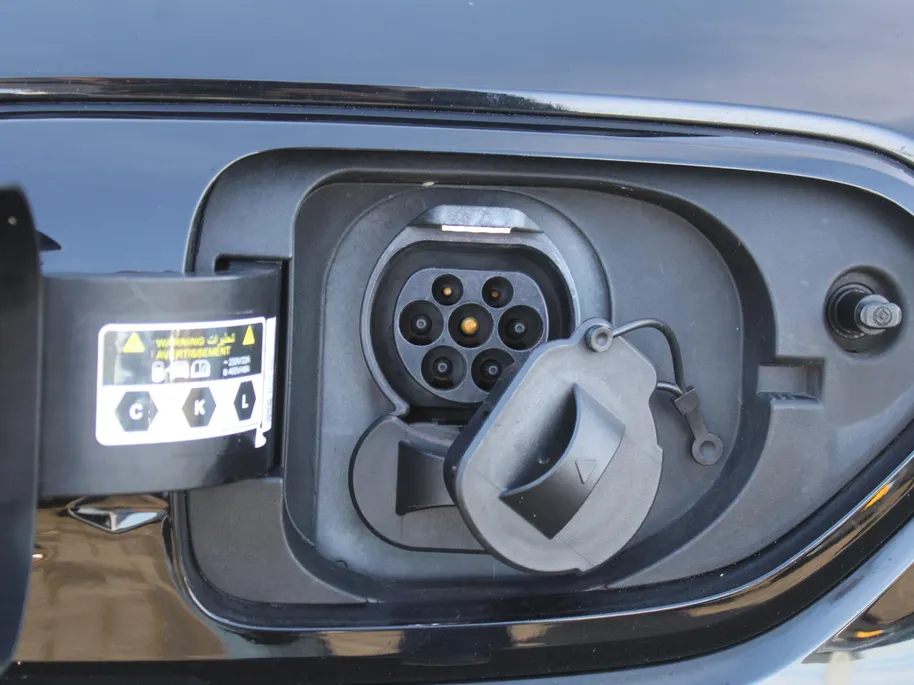 Kia e-Niro ExecutiveLine 64 kWh | Trekhaak | Stuur-/stoelverwarming + ventilatie | Leer | 17' LM | Cruise adapt. | Dodehoek detectie | LED | JBL audio |