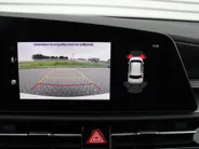 Kia Niro EV Edition 64.8 kWh | Stuur-/stoelverwarming | Camera | Cruise adapt. | Navi | 17' LM | Clima |