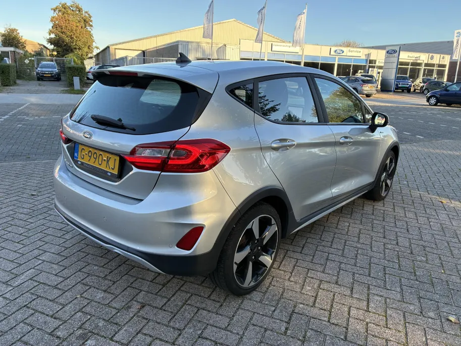 Ford Fiesta 1.0 EcoBoost Active ** VOORRUITVERWARMING ** PARKEERSENSOREN ACHTER **