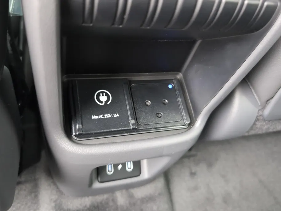 Hyundai Kona Electric Premium 65.4 kWh | Eco leder | Snel leverbaar | Nieuw te bestellen|