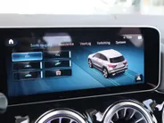 Mercedes-Benz GLA 200 Business Solution AMG l Trekhaak l Panoramadak l Stoelverwarming