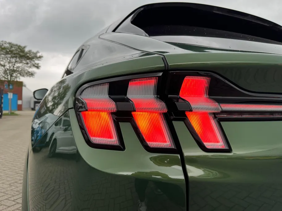 Ford Mustang Mach-E Extended Premium RWD 88 kWh | Op Voorraad | Snel Rijden | Financiering vanaf 2,99% Rente | Actiekorting tot €5000,- | 602 KM Rijbereik WLTP |
