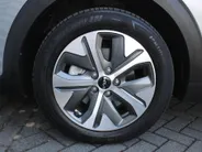 Kia e-Niro DynamicPlusLine 64 kWh | Schuif-/kantel dak | Cruise adapt.| Navi | 17' LM | Stuur-/stoelverwarming | Camera | Clima |