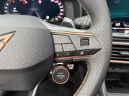 CUPRA Formentor 1.5 TSI e-Hybrid Business | Panoramadak | Stuur verwarming etc! | Trekhaak | Super compleet en helemaal nieuw!