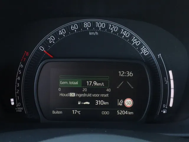 Toyota Aygo X 1.0 VVT-i MT Play Allseason banden | Armsteun