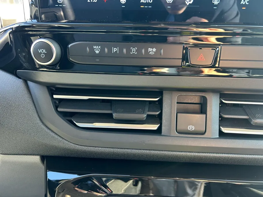 Ford Transit Custom Tourneo 340 2.5 PHEV L1H1 Titanium | EXCL. BTW INCL BPM! Elek. Trekhaak | 2300KG Trekgewicht | Stoel/Stuur/Voorruitverwarming | Cruise Control | Parkeer Camera | 8 zitplaatsen |
