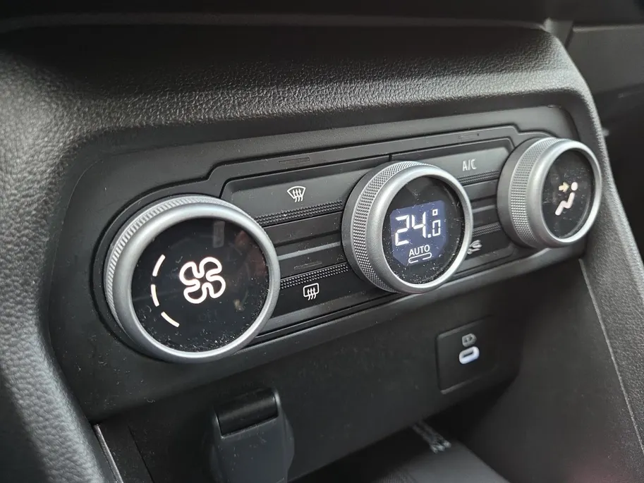Dacia Sandero 1.0 TCe 90 Journey | Camera | Apple Carplay & Android Auto | Climate & Cruise Control *