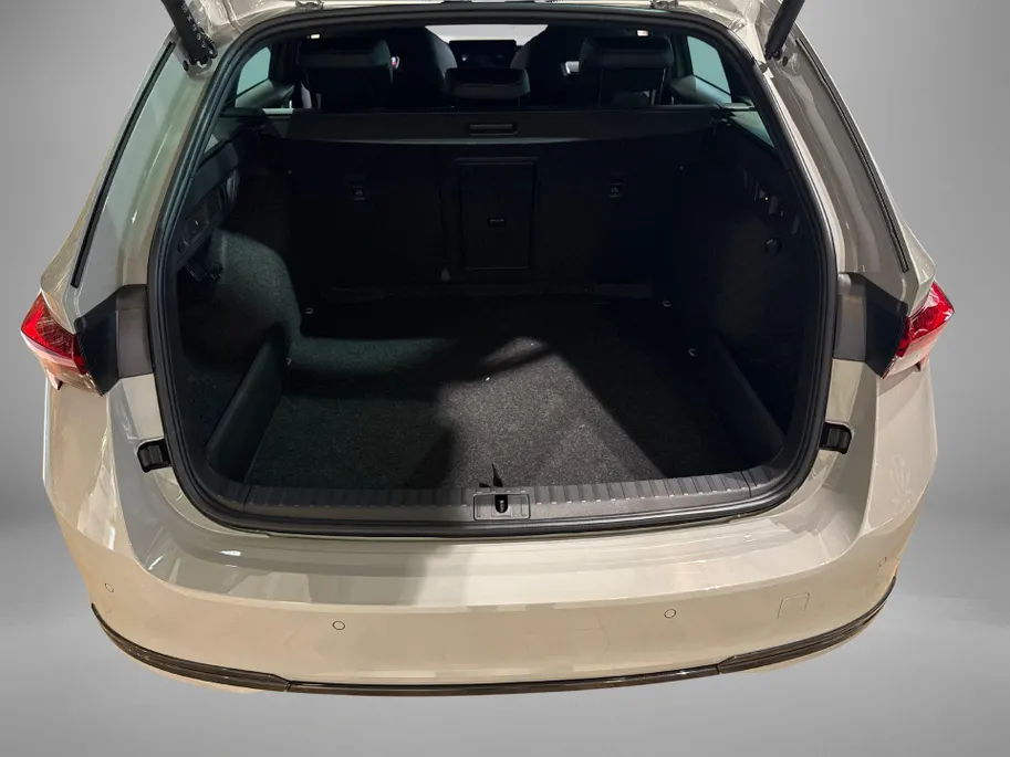 Škoda Octavia combi Sportline Business 1.5 TSI m-HEV 110 kW / 150 PK | Trekhaak wegklapbaar | 19'' draconis velgen | 1.000,- inruilbonus!!