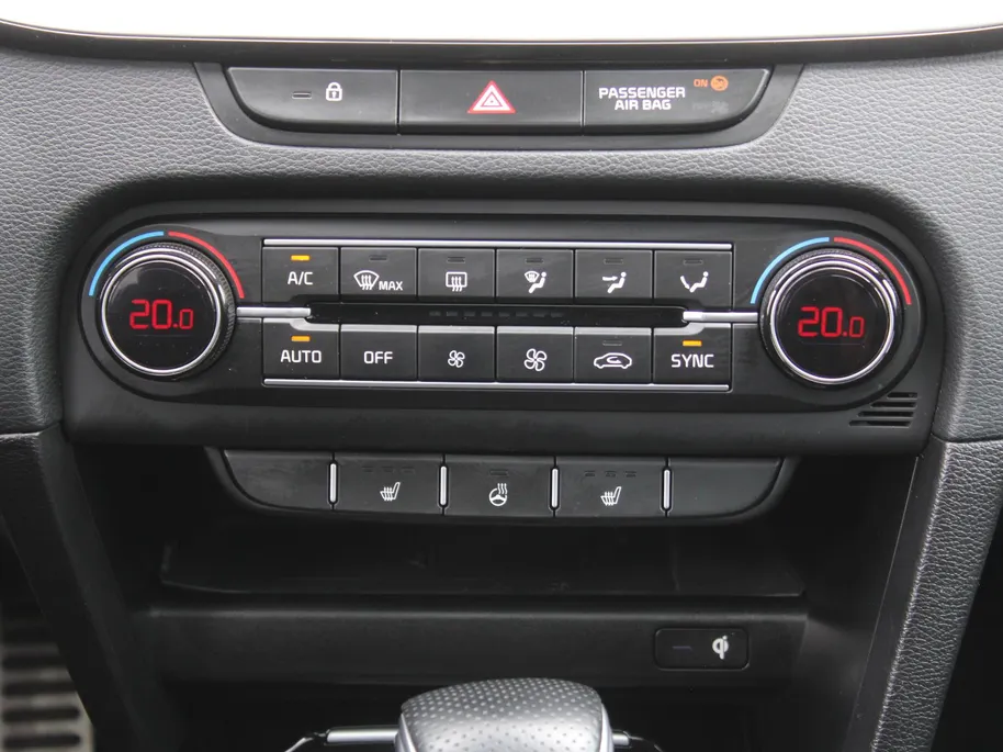 Kia ProCeed 1.5 T-GDi GT-Line | Trekhaak | Schuifdak | Stuur-/stoelverwarming | Camera | Dodehoek detectie | Telefoonlader | Cruise adapt. | 17' LM | LED |