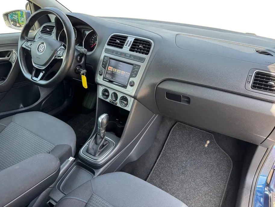 Volkswagen Polo 1.0 Bluemotion Edition | NL auto | Automaat | Parkeersensoren voor en achter | 15' lichtmetalen velgen | Cruise control | Airco | Elektrische ramen voor en achter | Bluetooth | Bovag garantie |