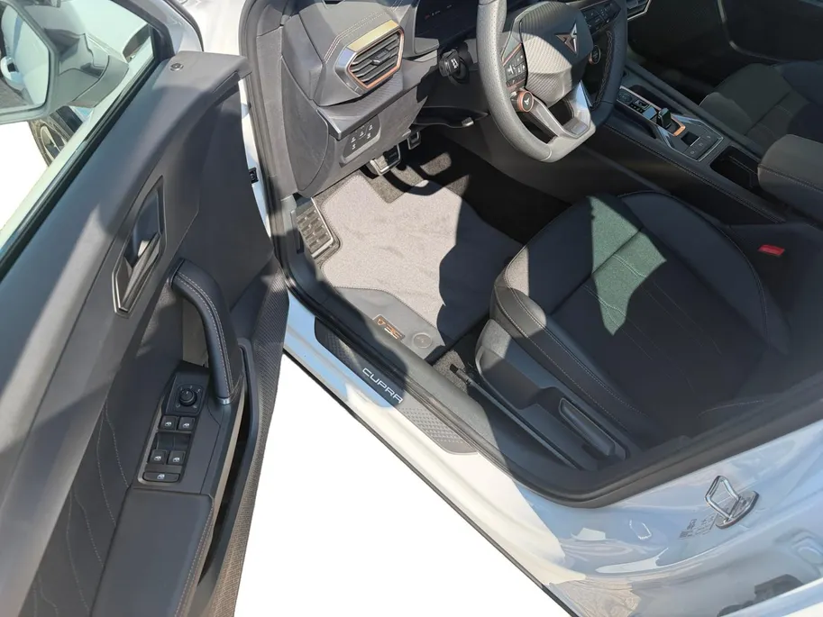 CUPRA Formentor 1.5 TSI e-Hybrid Business Stoel & Stoelverwarming | Camera | Apple Carplay & Android Auto | Automatische Achterklep | Adaptieve Cruise Control | 12 Maanden BOVAG Garantie