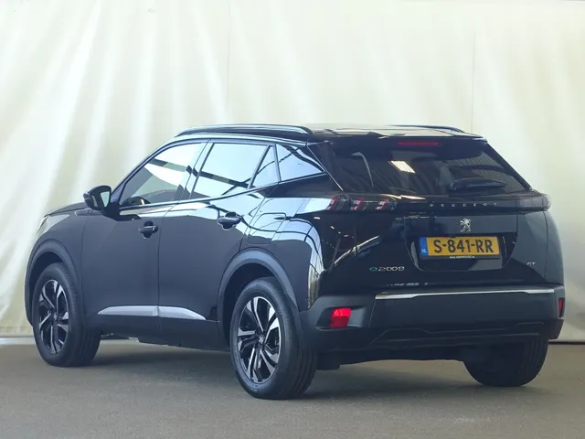Peugeot e-2008 EV GT 50 kWh