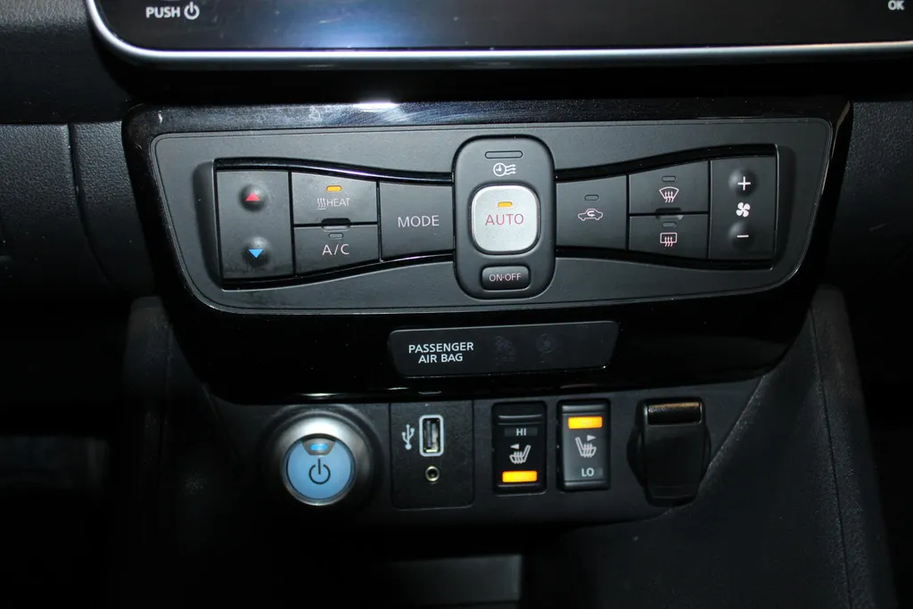 Nissan Leaf e+ N-Connecta 62 kWh | Stuur- en stoelverwarming | 385 WLTP | LM wielen | Adaptive cruise controle | 4seizoenenbanden | one pedal driving | Climate controle |