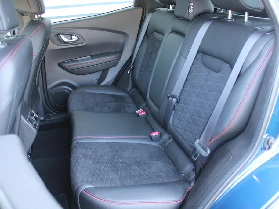 Renault Kadjar 1.3 TCe Black Edition | Trekhaak | Camera | Stoel-/voorruitverwarming | 19' LM | Navi | Clima | Bose Audio | Keyless | Dodehoek detectie | LED | BTW Auto |