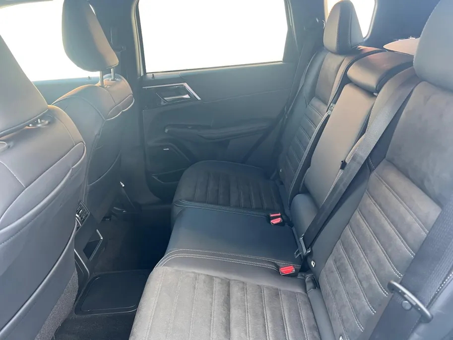Mitsubishi Outlander 2.4 PHEV First Edition | 6000 EURO KORTING | NU DIRECT LEVEBAAR | 8 JAAR GARANTIE |