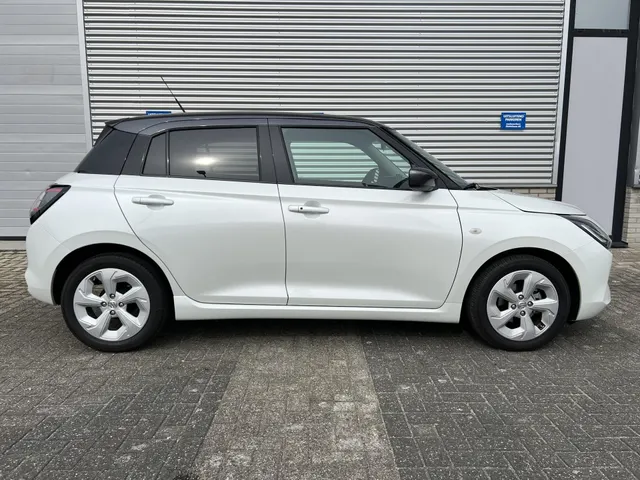 Suzuki Swift 1.2 Select Smart Hybrid | Demonstratievoertuig | Apple Carplay & Android Auto | 16' LM Velgen | Airco | Adaptieve Cruise Control