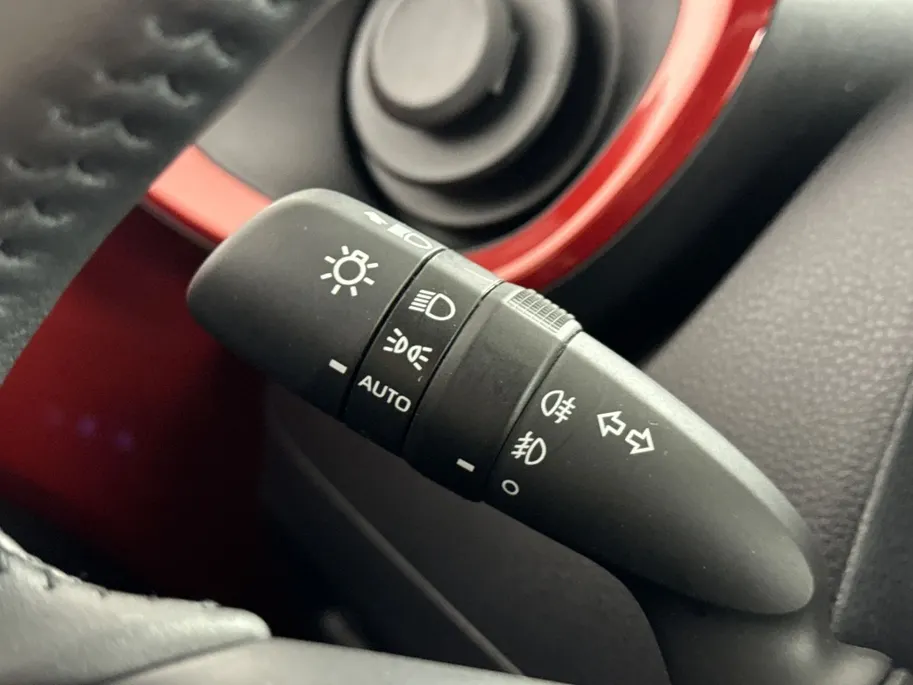 Toyota Aygo X 1.0 VVT-i S-CVT Pulse Plus Automaat | Keyless Entry | Parkeersensoren voor + achter | 17'' L.M. Velgen