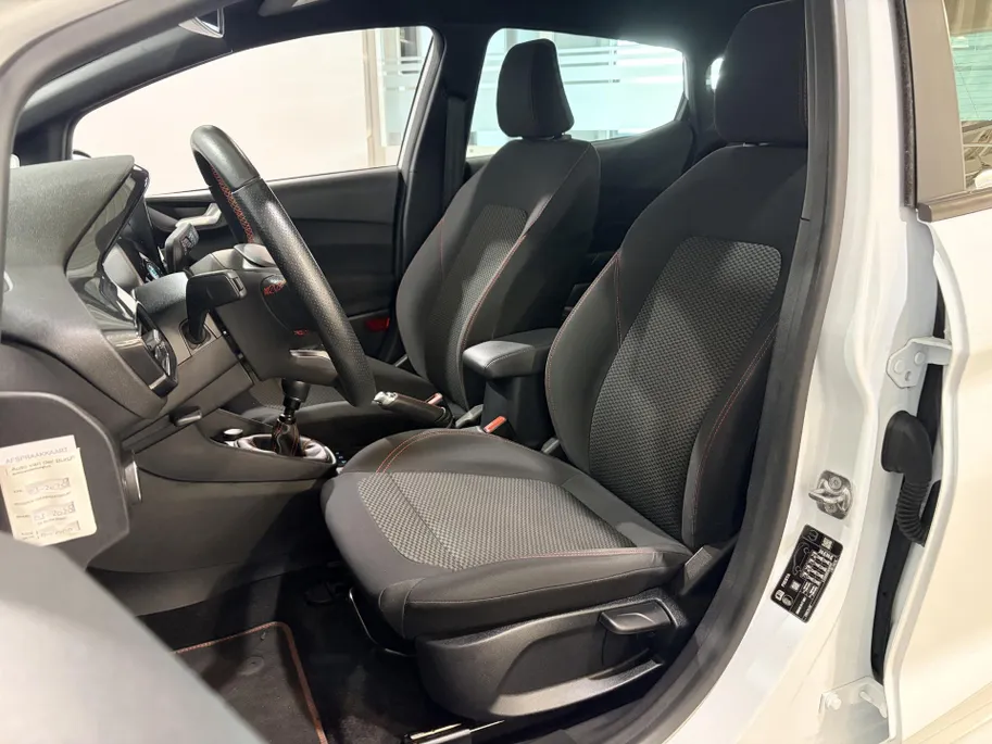 Ford Fiesta 95PK EcoBoost ST-Line | Keyless | Lichtmetalen Velgen | Climate Control | Apple CarPlay/Android Auto | LED Dagrijverlichting | Cruise Control | Armsteun | Elektrische Ramen & Spiegels |