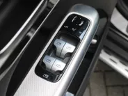 Mercedes-Benz GLC 300e 4MATIC AMG Line | 360 Camera | Schuifdak | Cruise adapt. | 20' LM | HUD | Treeplanken | Dodehoek detectie | Stoelverwarming + geheugen | BTW auto |