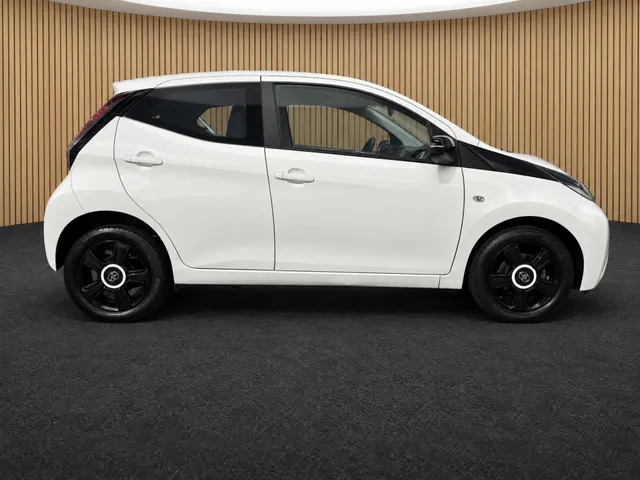 Toyota Aygo 1.0 VVT-i x-play | Automaat | Camera