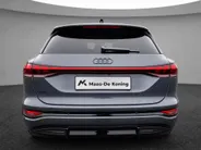 Audi Q6 e-tron edition 83 kWh 252pk · SOH 96,3% · Panoramadak · 360 Camera · Inklap. Trekhaak ·  Luchtvering · Stuur- & Stoelverwarming · Apple/Android Car Play · Garantie t/m 13-07-2030 of 100.000km