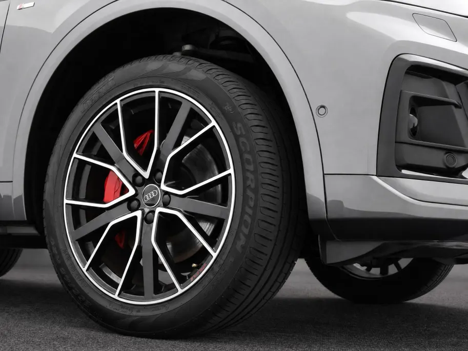 Audi Q5 Sportback 50 TFSIe 299 pk S-tronic S edition · Panoramadak · 360 Camera · Elek. Achterklep · Apple/Android Car Play · Navigatie · 20'' Inch ·
