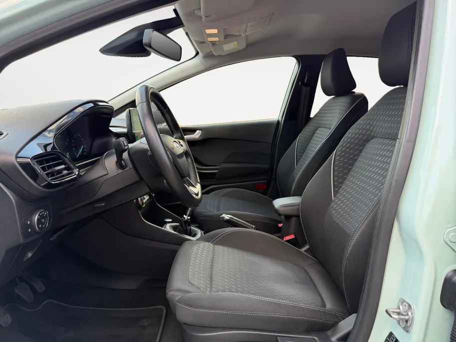 Ford Fiesta 1.0 EcoBoost Titanium | Dealer onderhouden | 1e eigenaar | Adapt. Cruise control | Parkeersensoren voor en achter | Achteruitrijcamera | Trekhaak | Navigatie | Apple carplay & Android auto | Voorruitverwarming | Privacy glas | Bovag garantie |