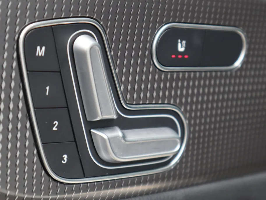 Mercedes-Benz EQA 250 Business Solution Luxury 67 kWh l Stoelverwarming l Achteruitrij camera l Ambiente lichtpakket l Memory
