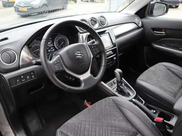 Suzuki Vitara 1.4 BoosterJet Stijl Automaat Trekhaak | Pano Dak | Carplay | Adaptive Cruise